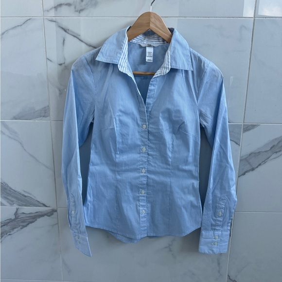 H&M Tops - Vintage 90’s office siren button up H&M top - size fits a small